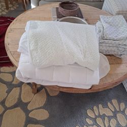 2 twin Size mattress protector 
