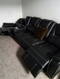 Black recliner sofa (pick up only)