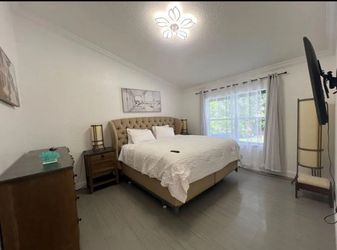 Master Bedroom Set. 2 Night Stand, Dresser, King Bed With Mattress.