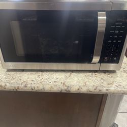 Microwave vissani brand blok and selver like new