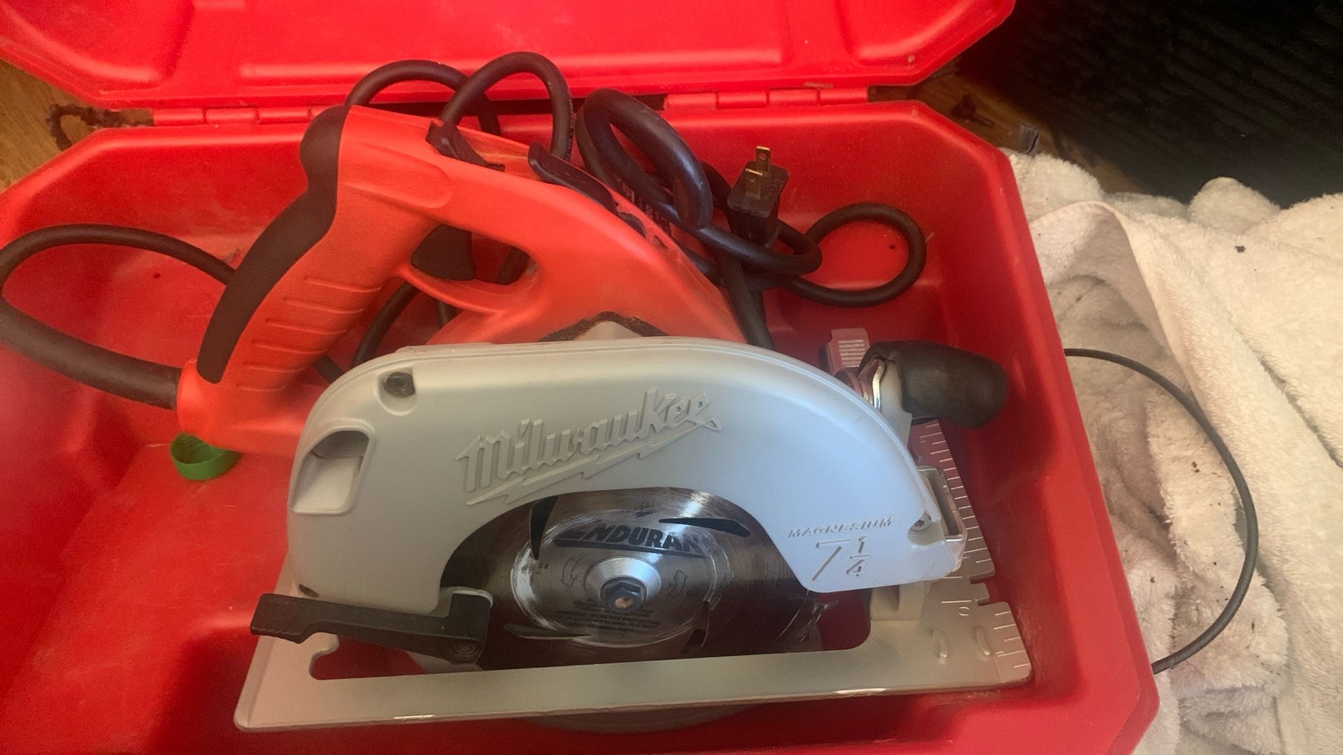 Milwaukee magnesium 7 1/4 corded tilt lock circular saw