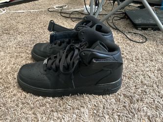 Back Air Force ones size 11
