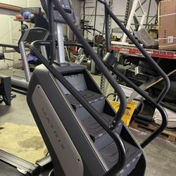 Matrix Stair Climber 5 Series With Standard LED Display 