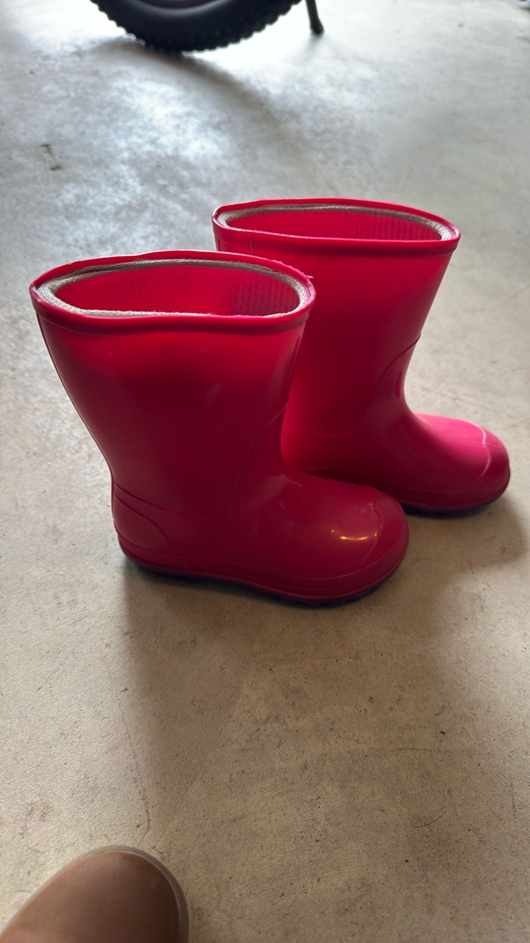 Target rain boots . Size 7-8.  Excellent condition. 