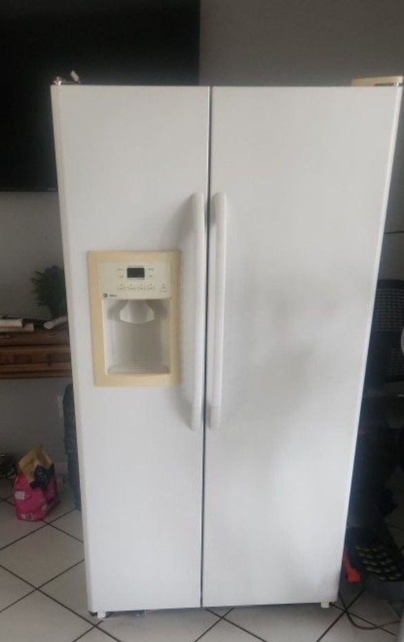 GE Side By Side Refrigerator