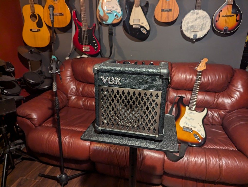 Vox DA5 Guitar Amp With Mic Input