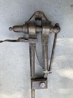 Monster blacksmiths post leg vice vise