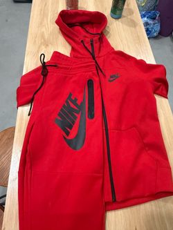 Nike tech outfit size small