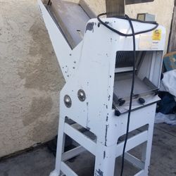 OLIVER BREAD CUT SLICER USED