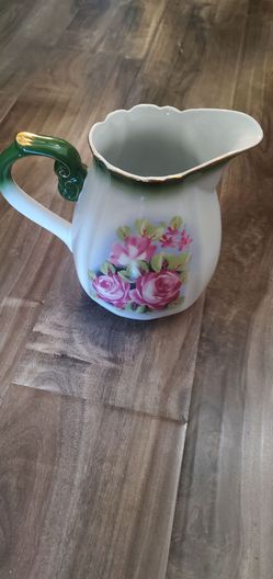 Water pitcher