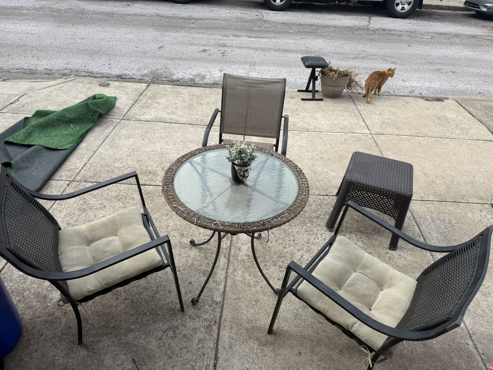 Patio Set Includes Two 6 X 9 Green Turf, Carpets And A End Table