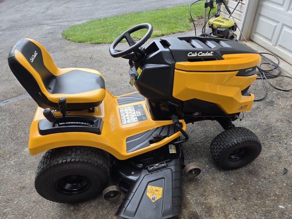 Like New 2022 Cub Cadet XT1 Lt46.  23hp 46 In Deck. Free Local Delivery  