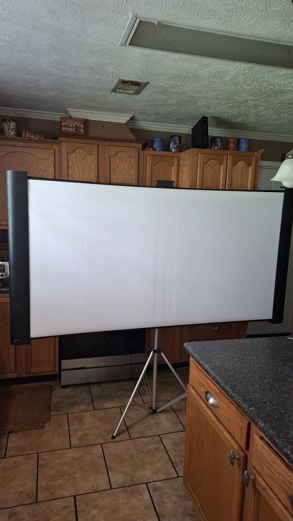 Accolade Duet Projector Screen