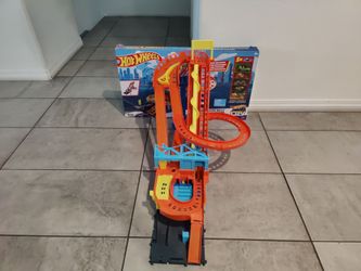 Hot Wheels City Roller Coaster Rally Track Set