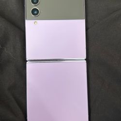 Samsung Z flip 4 (needs Screen Replacement)