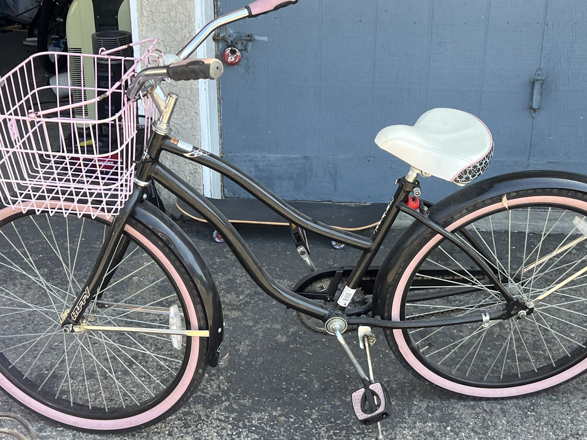 Women’s Huffy Beach cruiser