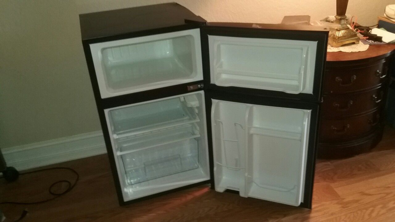 Haier 3.2 cu. Ft. 2 door compact refrigerator