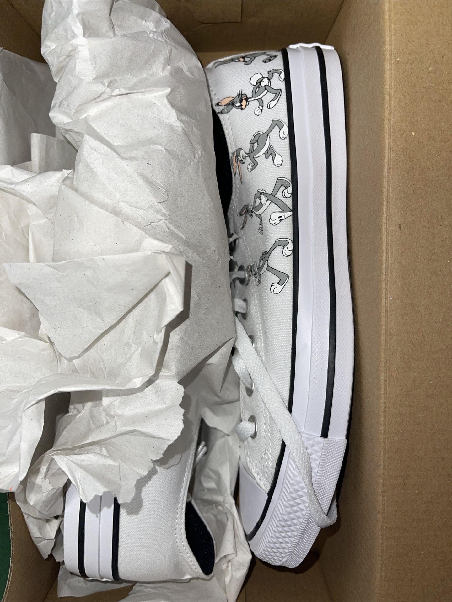 Size 7 - Converse Looney Tunes x Chuck Taylor All Star Low 80th Anniversary -...