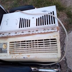 Window AC Unit Used But Works Good