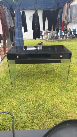 Black Desk