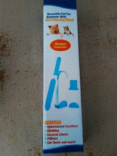 Reusable Pet Fur Remover w/Self-Cleaning Base