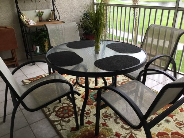 Outdoor Dining Table With 4 Chairs Excellent Condition For Sale In Naples Fl Offerup
