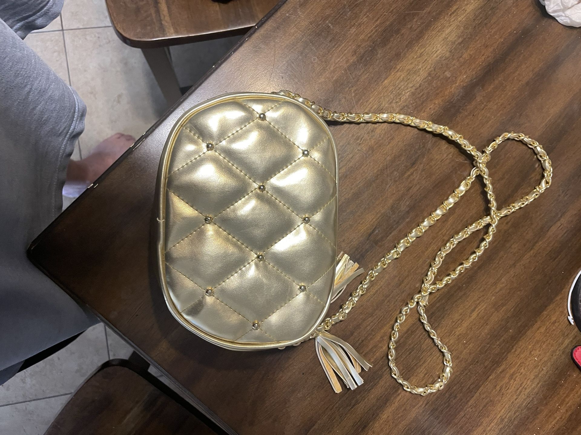 🔥PRICE REDUCED 🔥Y&S Ladies Purse Shoulder Bag Gold Quilted Faux Leather Gold Stud Chain