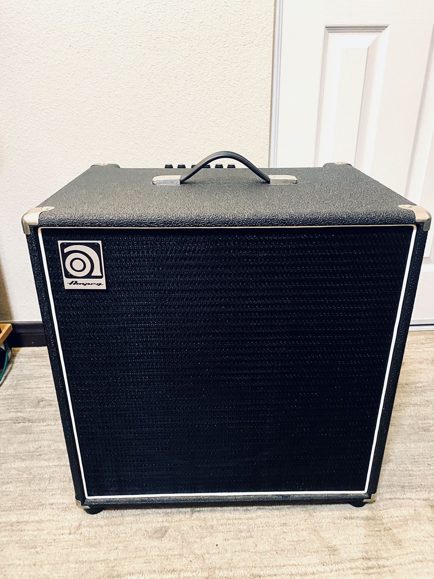 Ampeg BA-115 Bass Amp