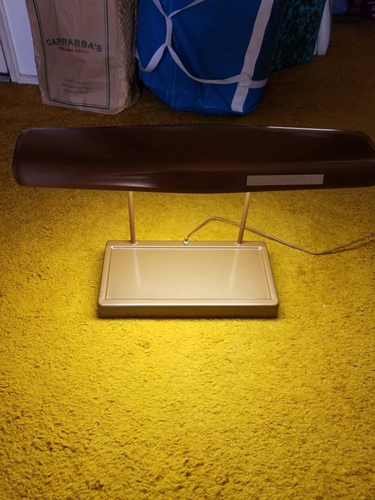 Desk lamp