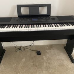 Yamaha Portable Grand Keyboard DGX-660