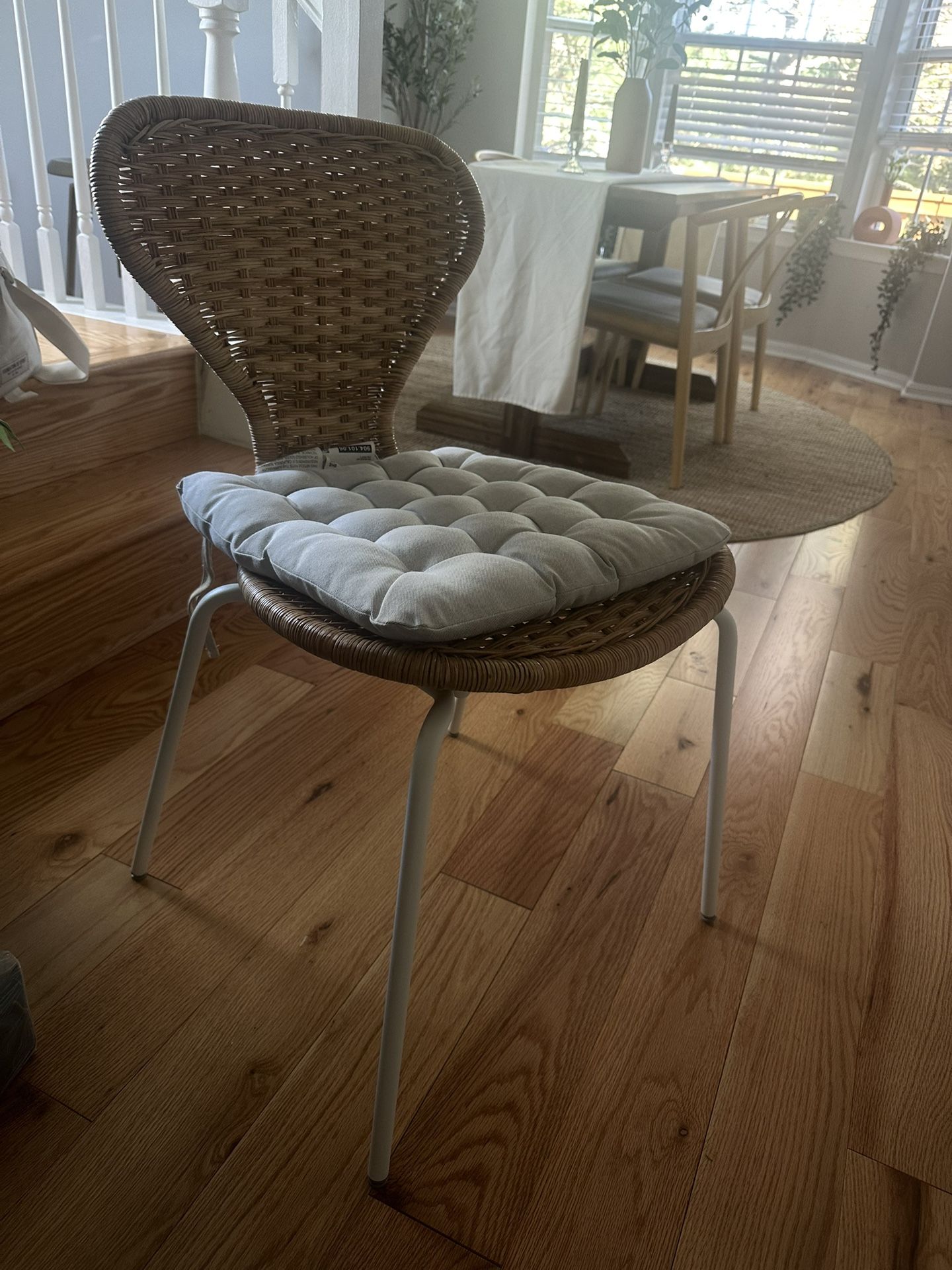 4 Dining table chair, good condition with cushion
