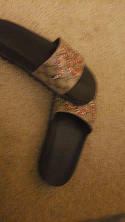 I sell gucci sandals very little use