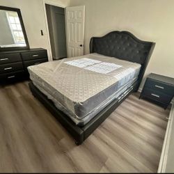 Brand New Black Leather 4-pc Queen / King  Bedroom Set