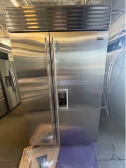 48” SUB ZERO BUILT IN STAINLESS STEEL REFRIGERATOR