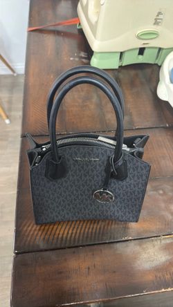 Michael Kors Mercer Medium Messenger Bag
