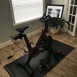 Peloton Bike ( Perfect condition )