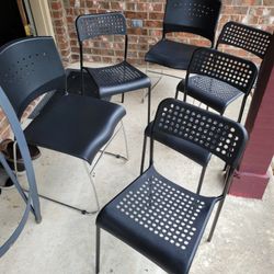 6 Stackable  Chairs For $60. Indoor  Outdoors 
