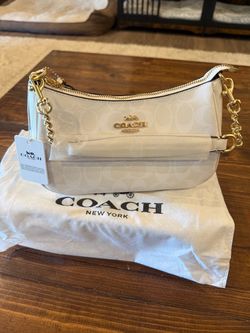 1:1 Women’s Coach Bag 120$