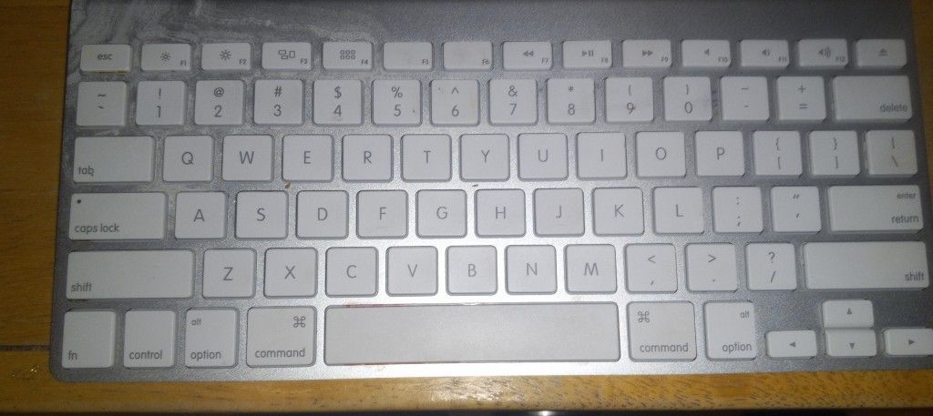 APPLE A1314 WIRELESS KEYBOARD