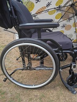 2025 Motion Composites Helio A6 Folding Wheelchair Setup (10/10 Condition) – Upgraded