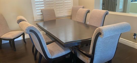 Dining room table with 8 chairs