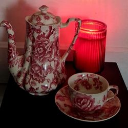 Porcelain Coffee Pot & 6 Tea Cups & Saucers China