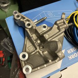 Right mount-support bracket OEM for Toyota Highlander 2009-2015