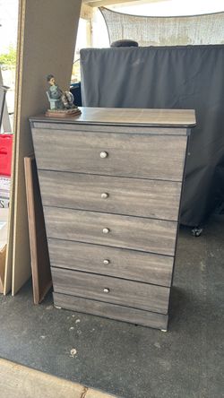 5-Drawer Grey Wood Grain Chest