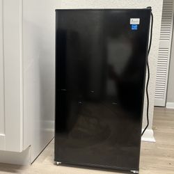 Avanti Energy Efficient Refrigerator 