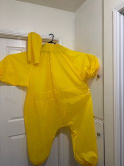 Big Canary yellow costume with beanie one size can be stuffed or put air in it Big Canary yellow costume with beanie one size can be stuffed or put ai