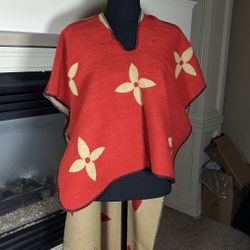Red and cream poncho #winteraccessories