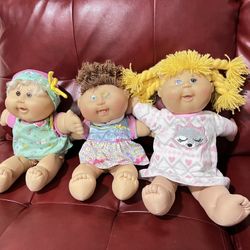  Cabbage Patch Kids Doll Girl Blue Eyes Yellow Hair  3 dolls  One has a damaged eye, details in photos