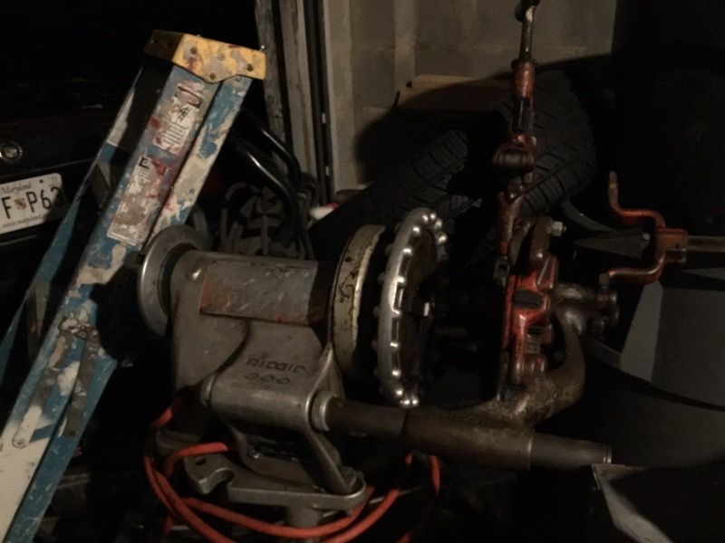 Pipe theader machine