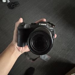 Canon Eos R7 + RF 18-150mm